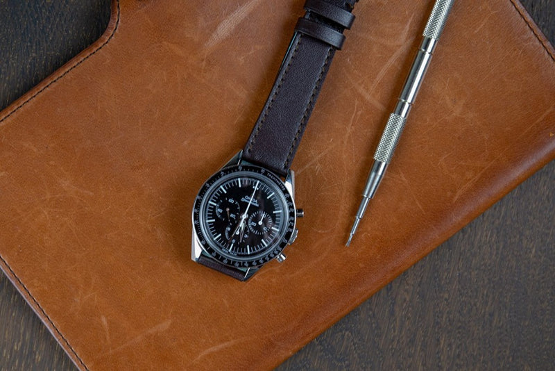 Monochrome Watches Shop | Correa de reloj de piel de becerro lisa - Marrón oscuro